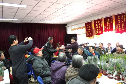 ��ɫ���ս��ټ�